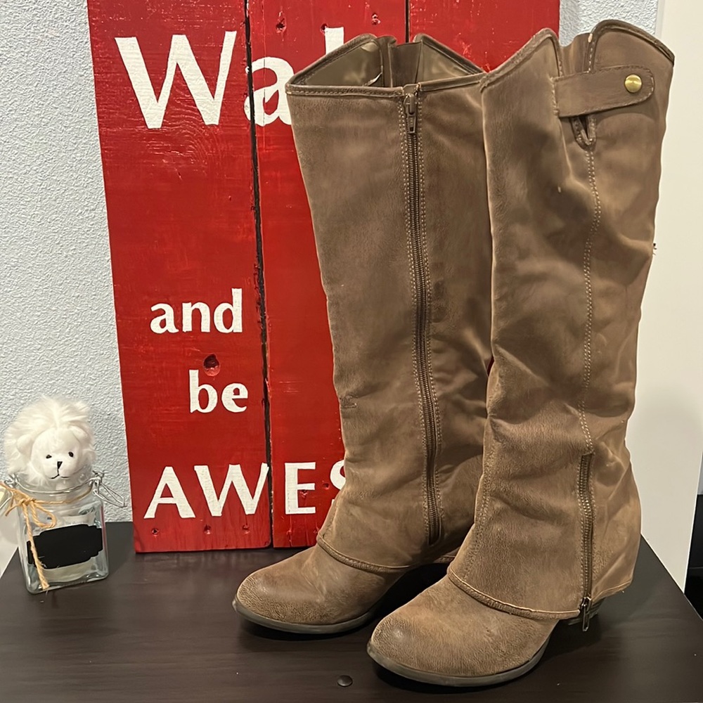 Fergalicious Brown Boots sz 9
